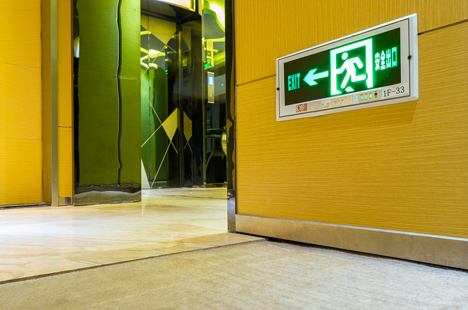 How to choose lighting fixtures for intelligent evacuation systems?